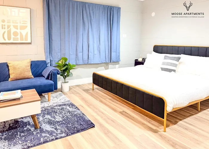 The Moose #12 - Brand New Modern Luxe Loft With Free Parking, King Bed & Fast Wifi
