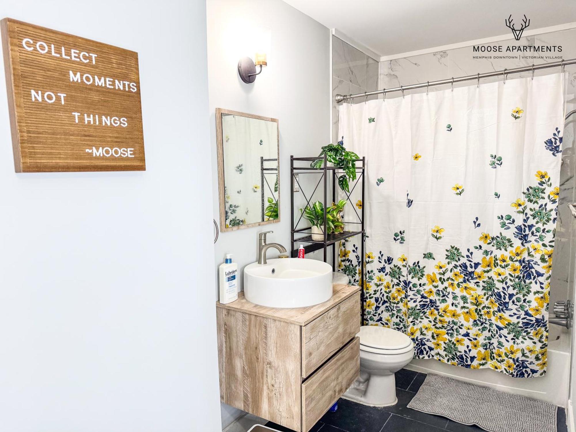 The Moose #12 - Brand New Modern Luxe Loft With Free Parking, King Bed & Fast Wifi Memphis