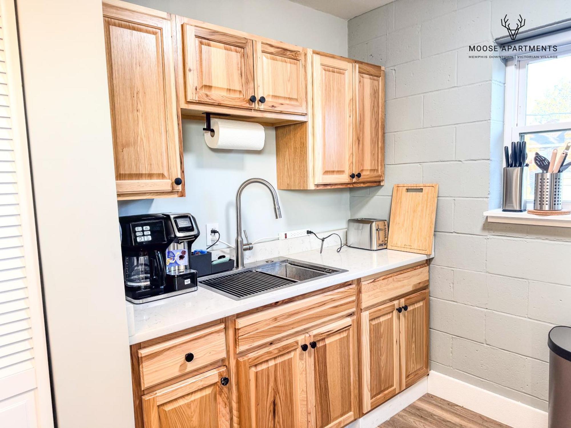 The Moose #12 - Brand New Modern Luxe Loft With Free Parking, King Bed & Fast Wifi * Memphis