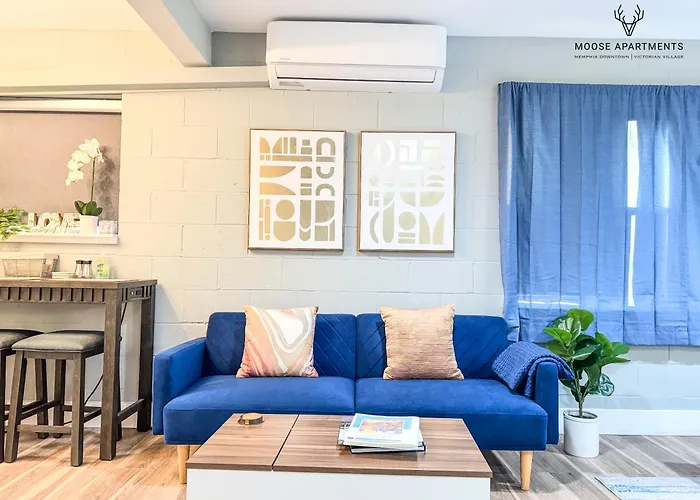 The Moose #12 - Brand New Modern Luxe Loft With Free Parking, King Bed & Fast Wifi